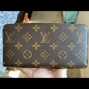 Authentic Louis Vuitton zip wallet